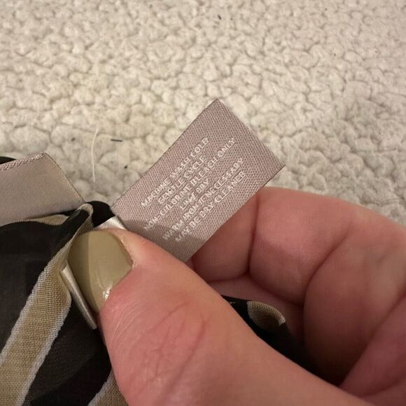 Chicos Women’s Button Down Blouse Black Tan Abstract Stripes Size 2 (Large) - Picture 8 of 12